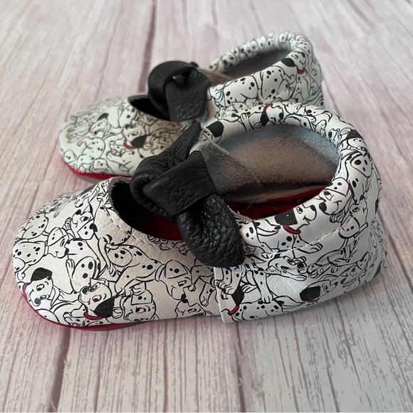 Freshly Picked Disney 101 Dalmatians Knotted Bow Leather Girls Shoes Sz 7 / 10 - Picture 9 of 13